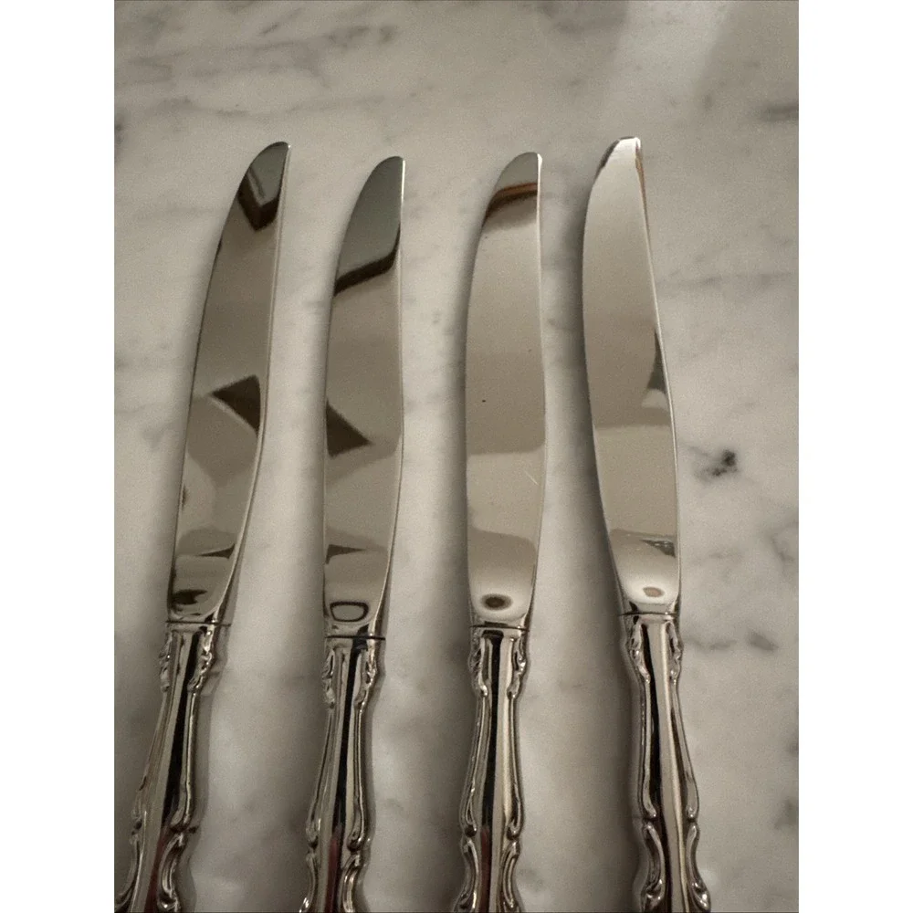 Oneida deluxe stainless BEETHOVEN Silverplate 4 Dinner Knives flatware